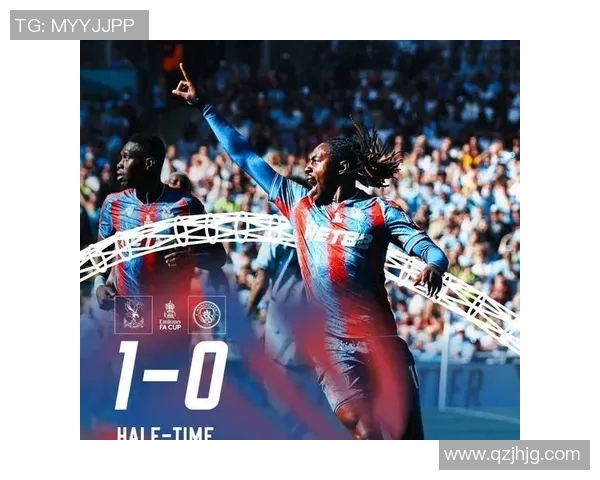 镜头捕捉：曼城赛场小动作引发热议