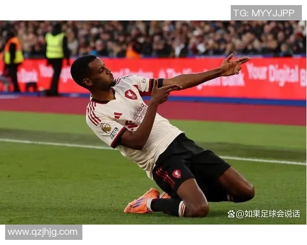 利物浦赛场突发小插曲裁判冷静应对全程处理方式引热议 利物浦赛场突发小插曲裁判冷静应对全程处理方式引热议